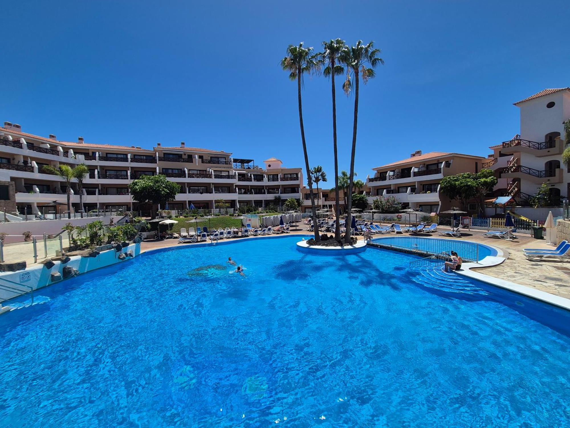 Spacious Apartment With Private Garden In Tenerife South ซานมิเกลเดียโบนา ภายนอก รูปภาพ